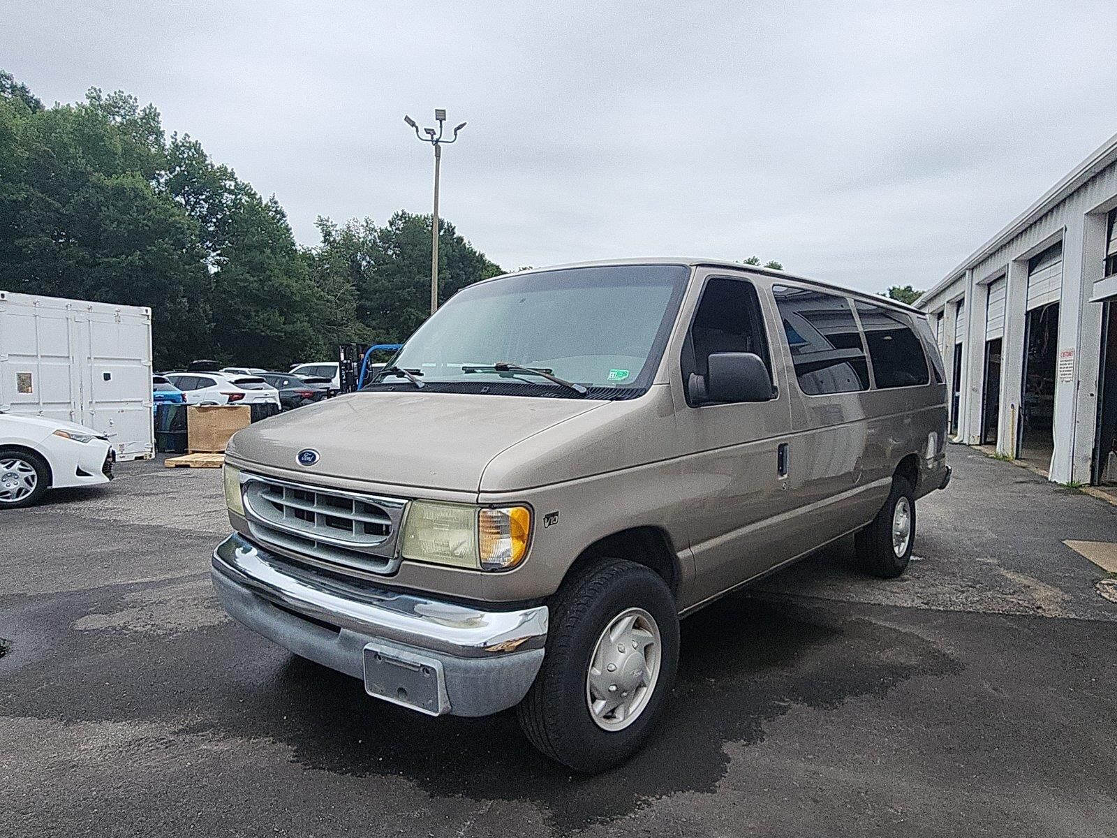 2002 FORD E-350