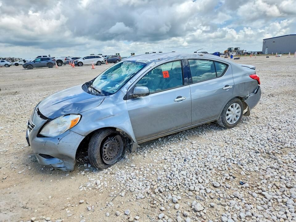 2014 NISSAN Versa