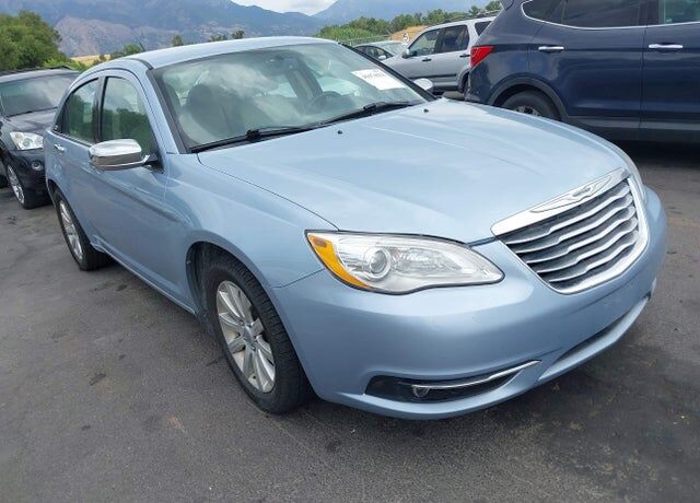 2013 CHRYSLER 200