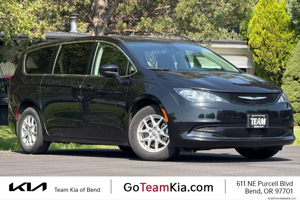 2023 CHRYSLER Voyager