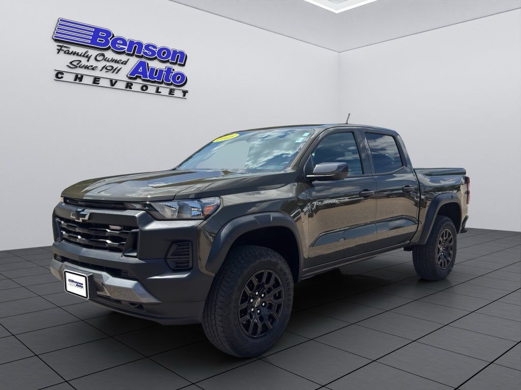 2025 CHEVROLET Colorado