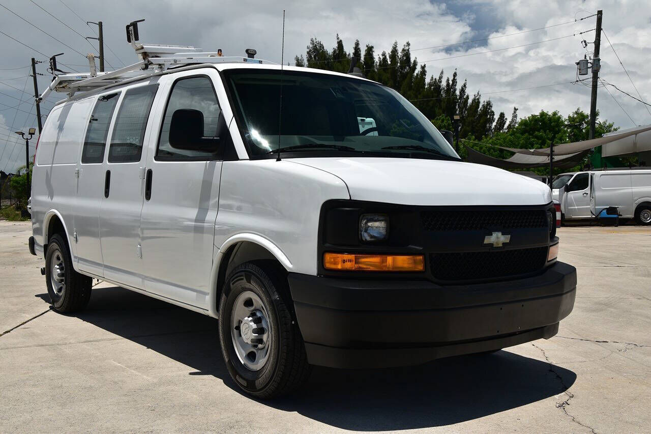 2017 CHEVROLET Express