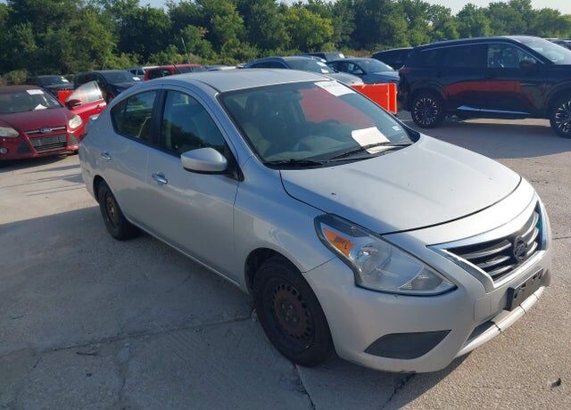2017 NISSAN Versa