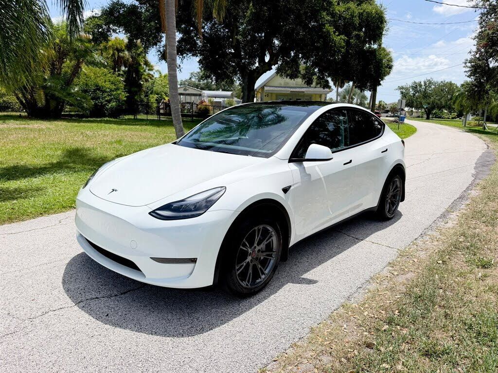2024 TESLA Model Y