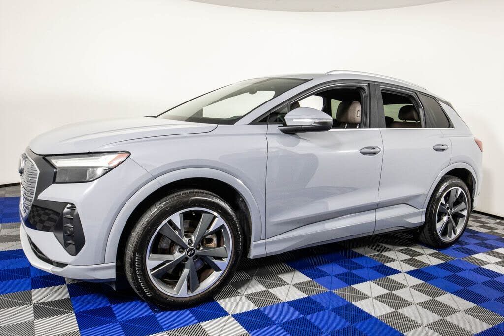 2022 AUDI Q4