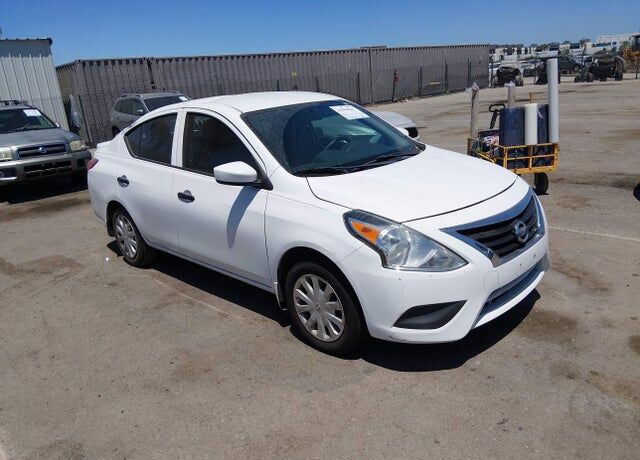 2017 NISSAN Versa