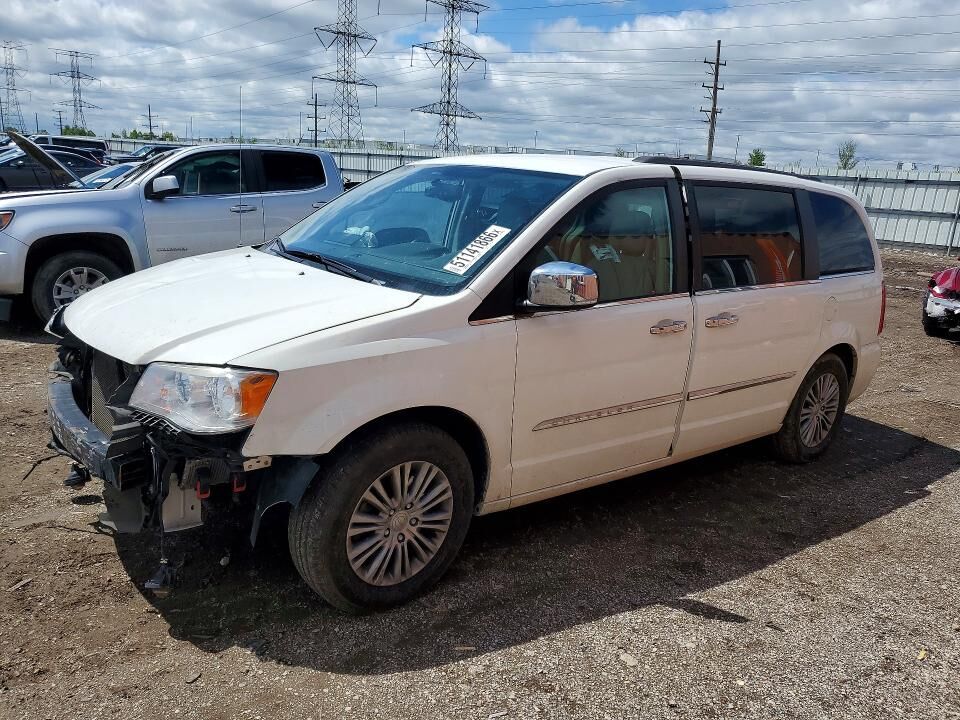 2013 CHRYSLER Town and Country