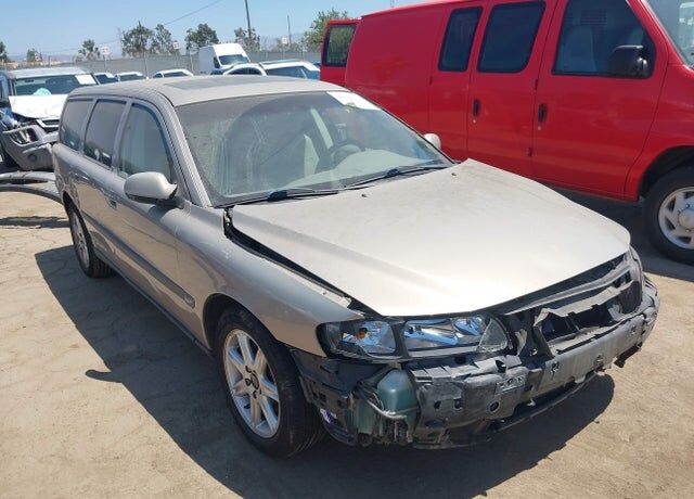 2003 VOLVO V70