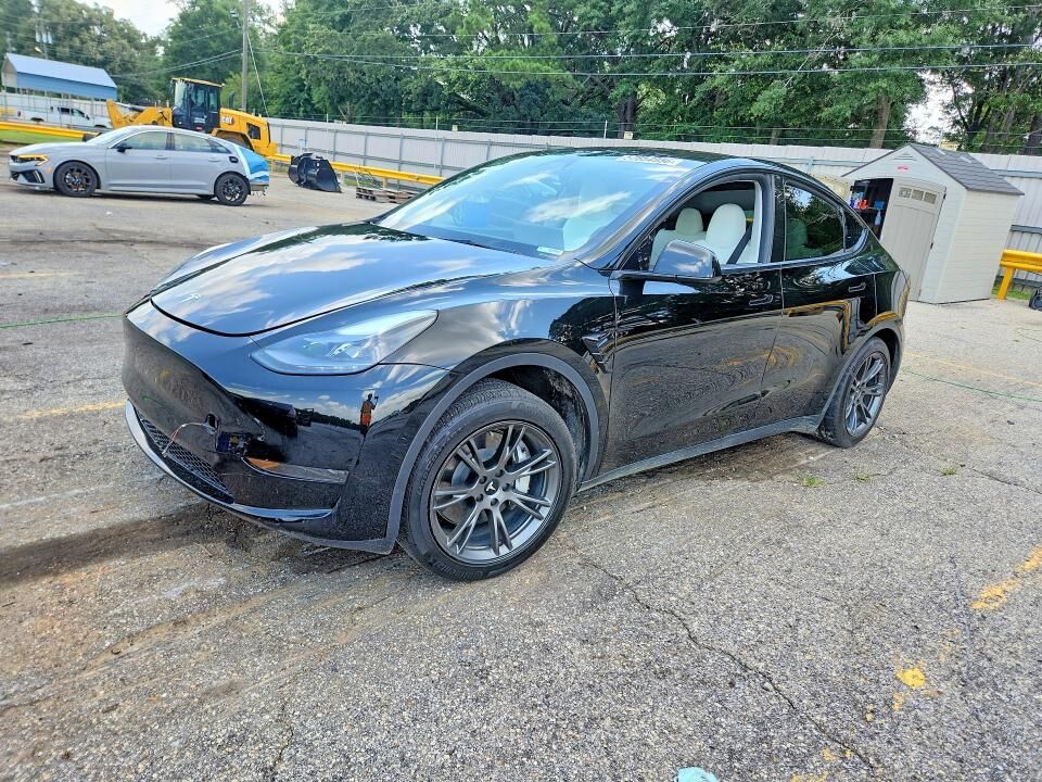 2024 TESLA Model Y