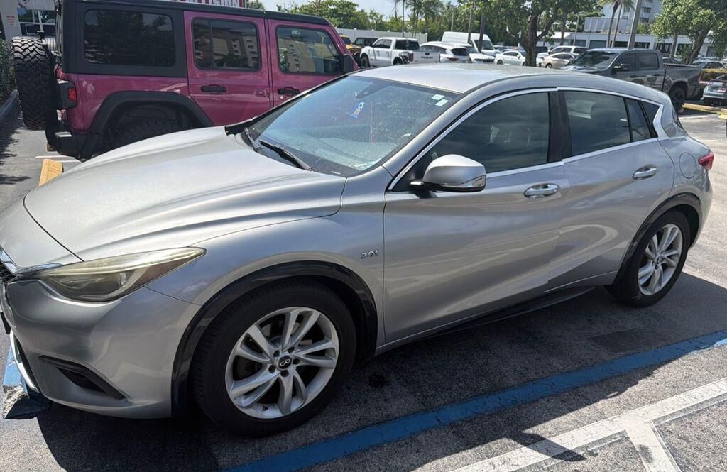 2017 INFINITI QX30