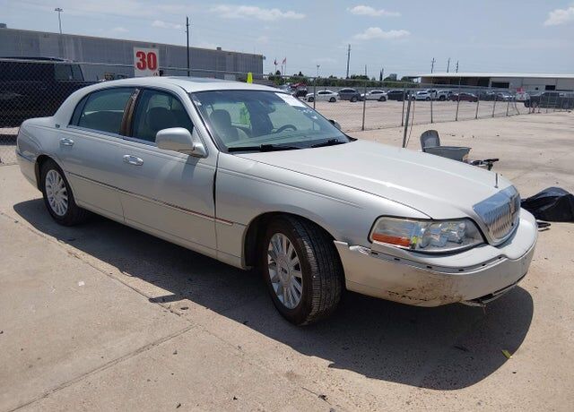 2005 LINCOLN Town Car