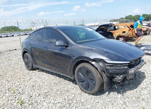 2026 TESLA Model Y