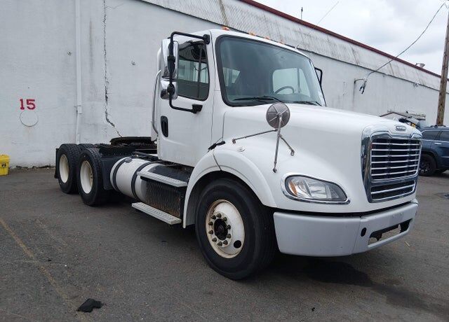 2014 FREIGHTLINER M2