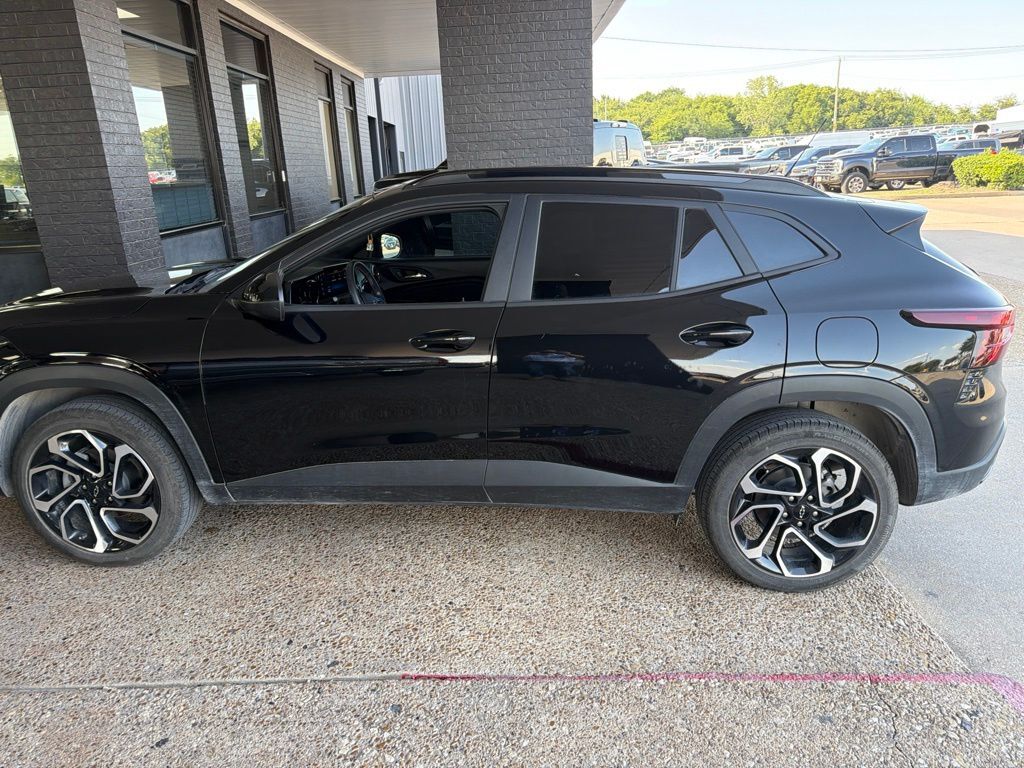 2025 CHEVROLET Trax