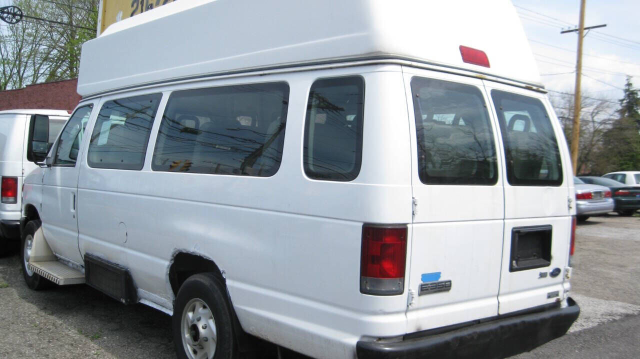 2009 FORD E-350