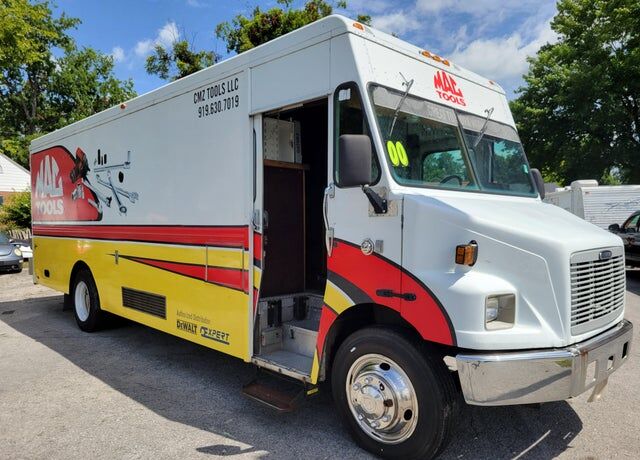 2000 FREIGHTLINER MT 55 Chassis