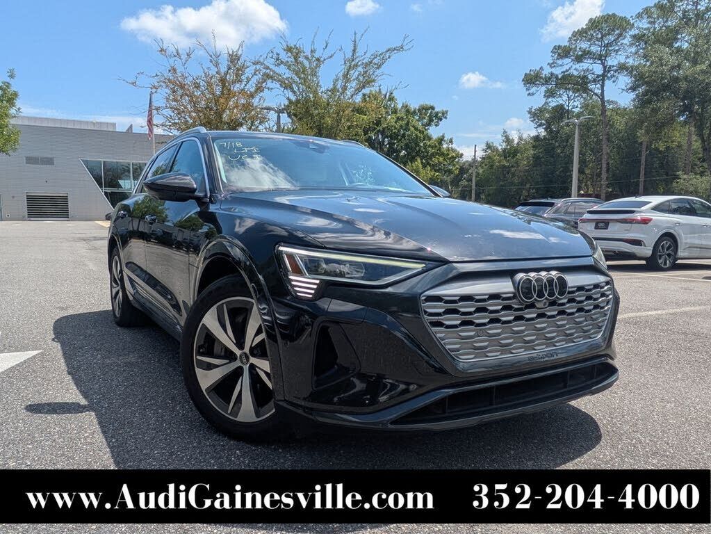 2024 AUDI Q8