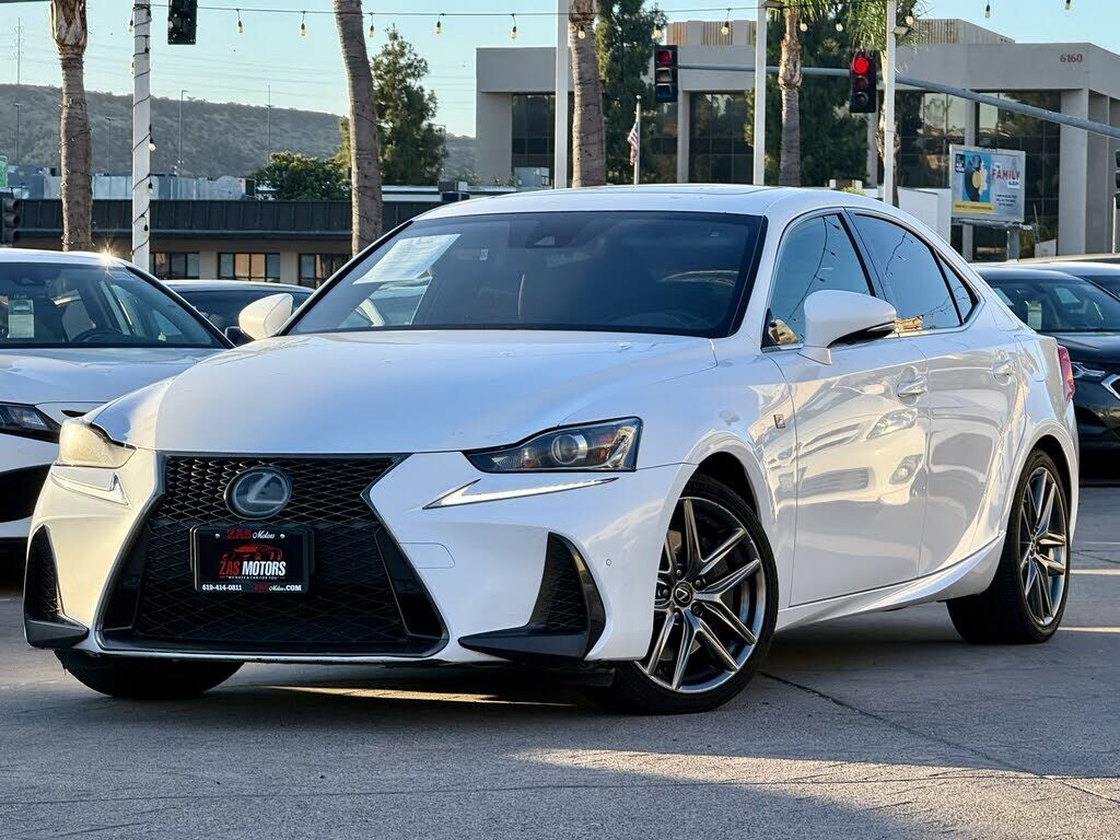 2019 LEXUS IS