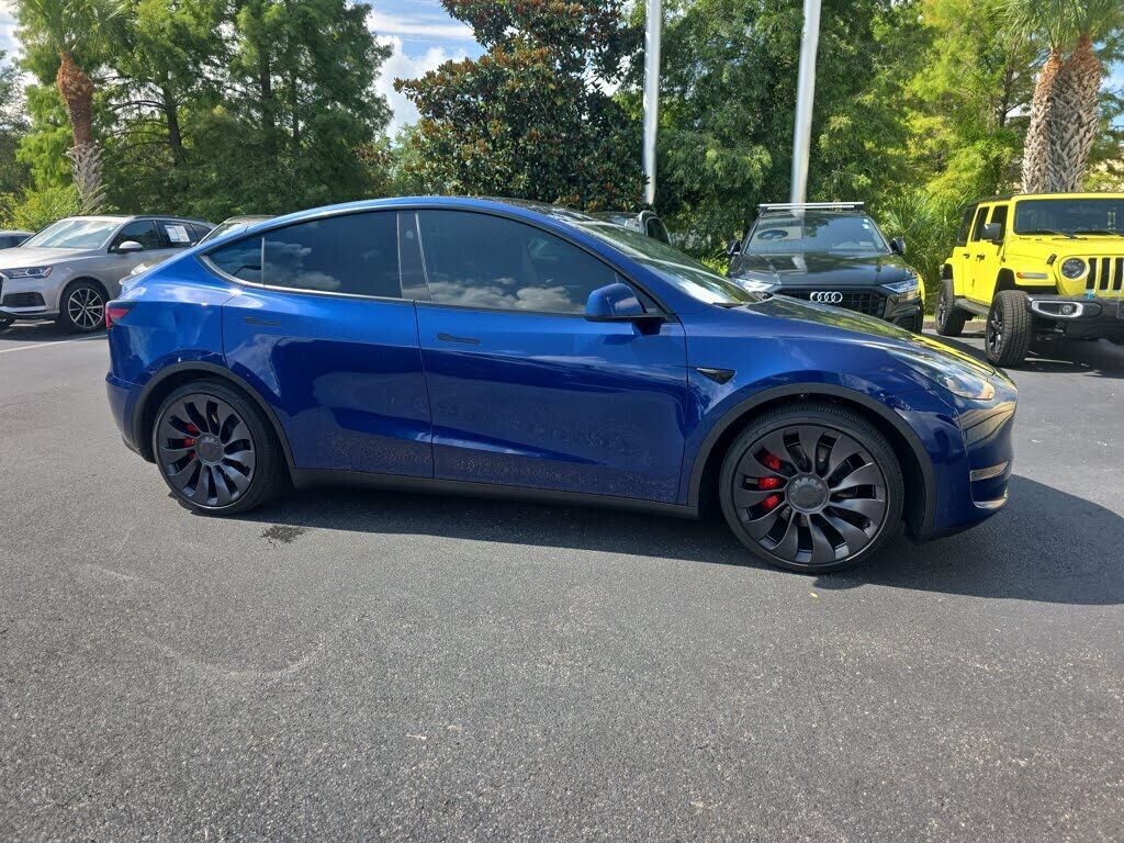 2024 TESLA Model Y