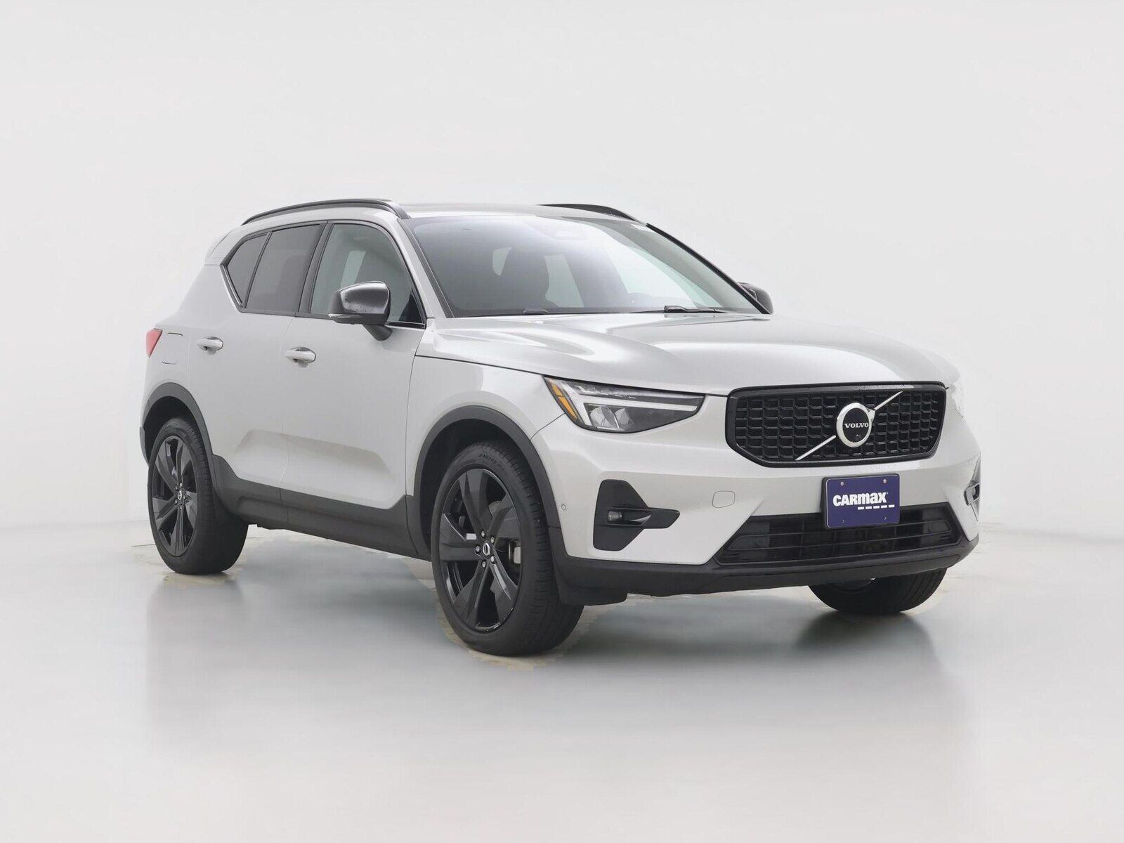 2023 VOLVO XC40