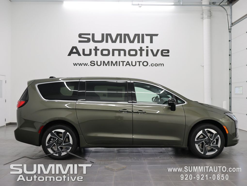 2027 CHRYSLER Pacifica