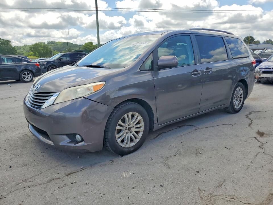 2014 TOYOTA Sienna