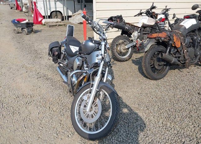 2005 SUZUKI VS800