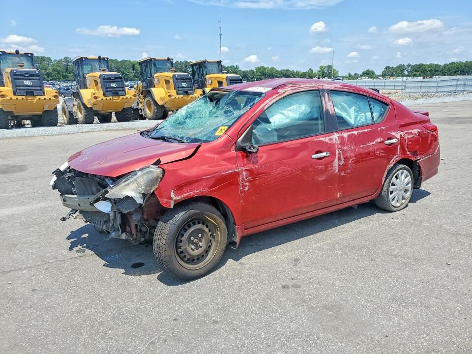 2015 NISSAN Versa