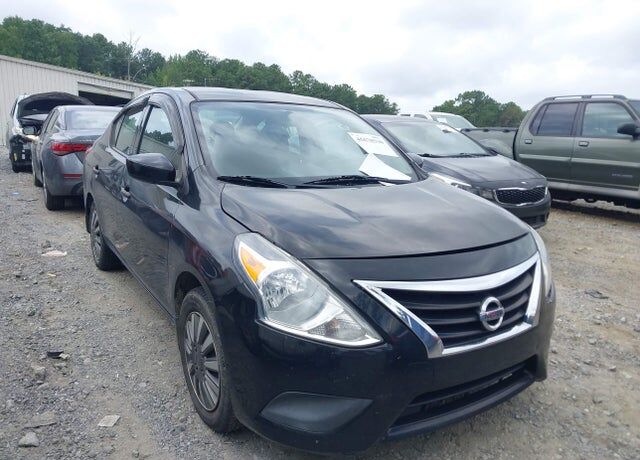 2017 NISSAN Versa