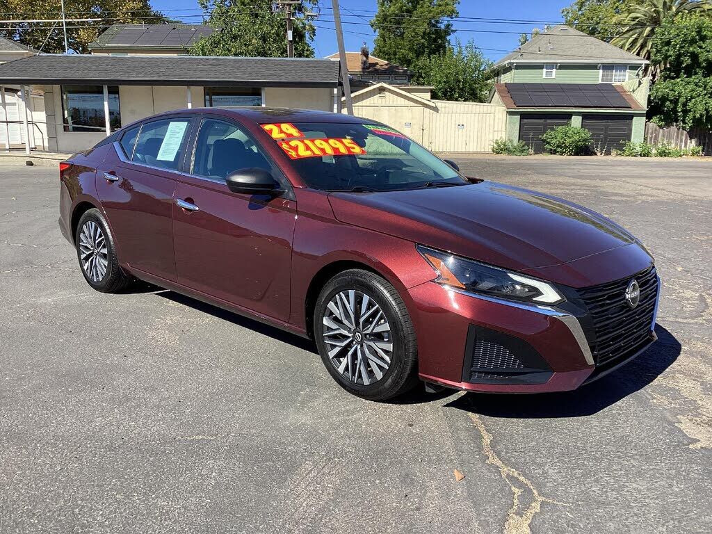 2024 NISSAN Altima