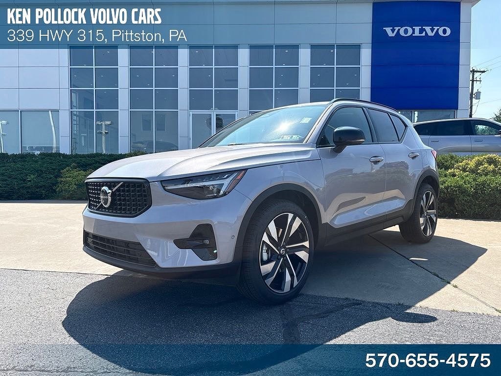 2026 VOLVO XC40
