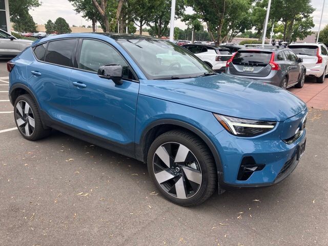 2023 VOLVO C40