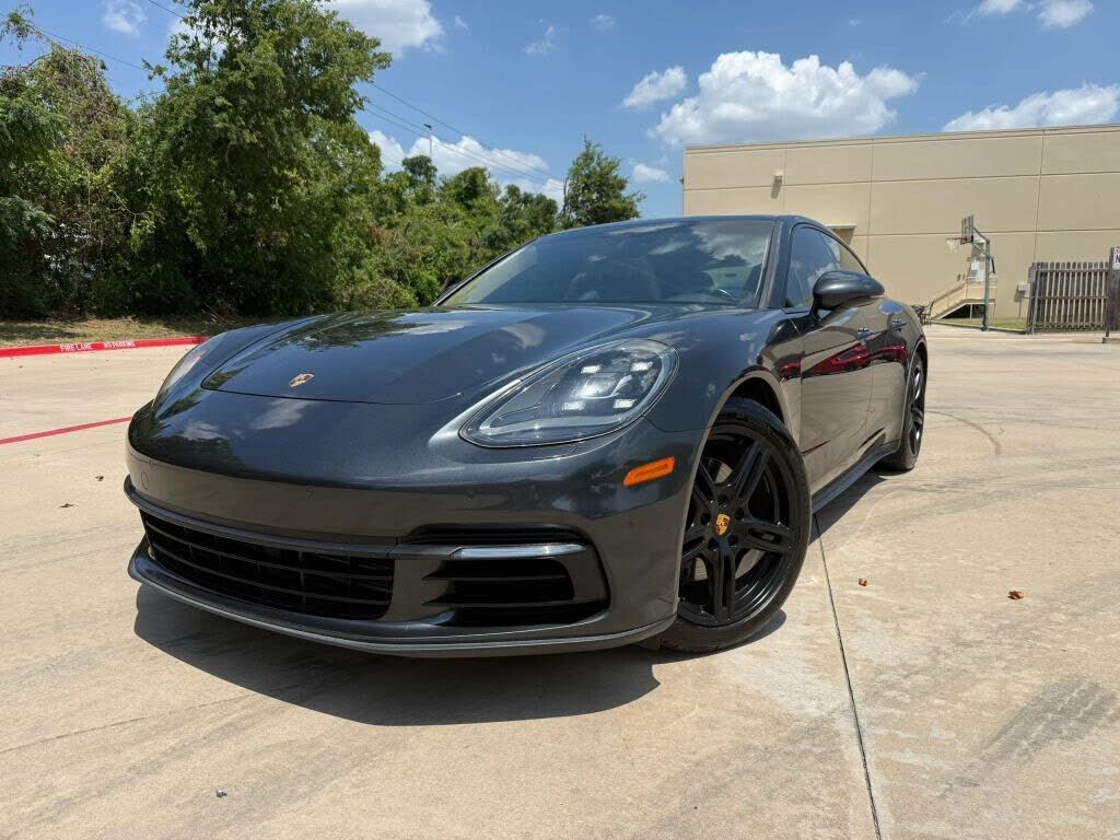2018 PORSCHE Panamera