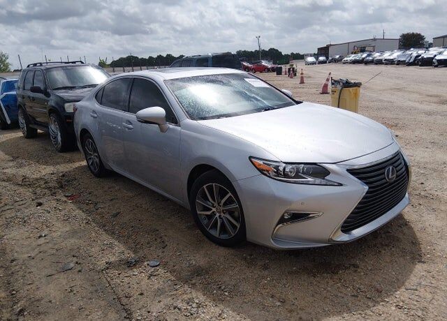 2018 LEXUS ES