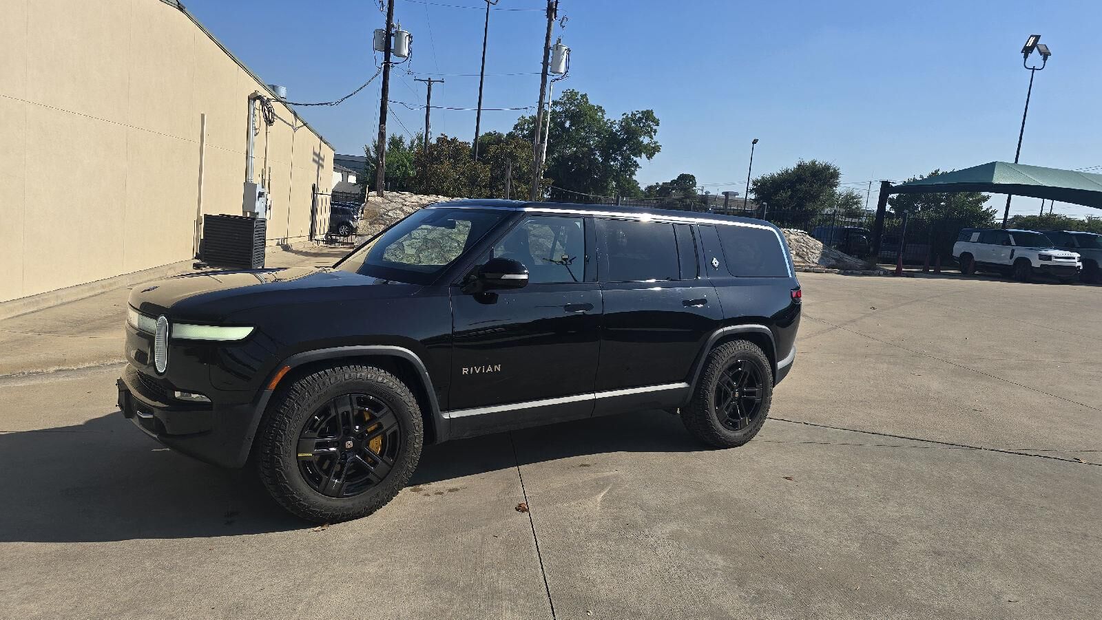 2023 RIVIAN R1S