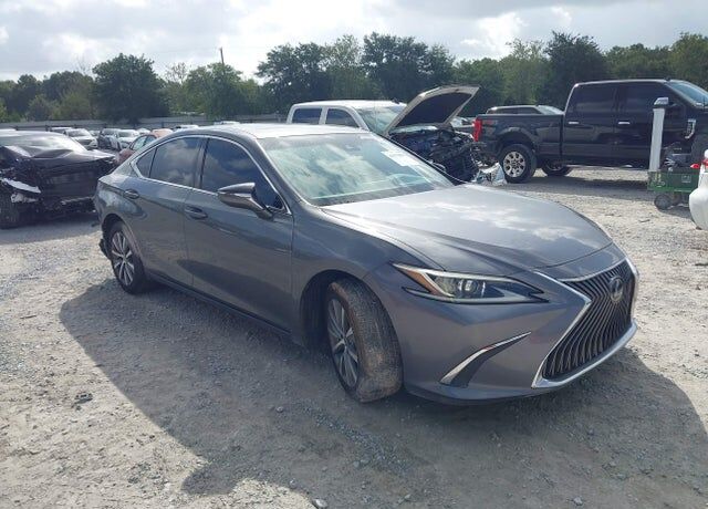 2019 LEXUS ES