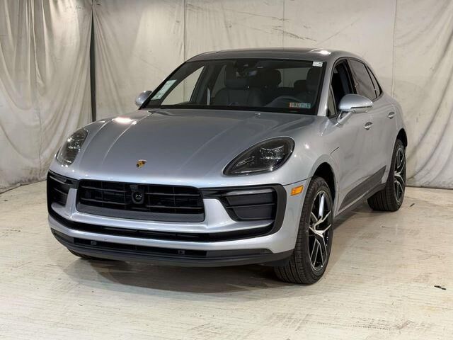 2026 PORSCHE Macan