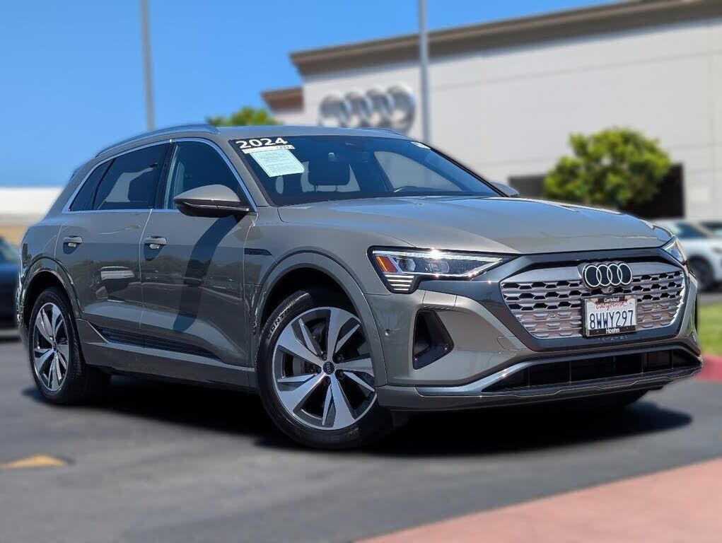 2024 AUDI Q8