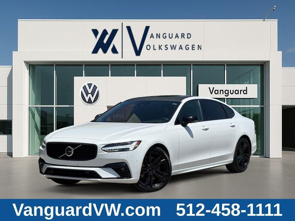 2022 VOLVO S90