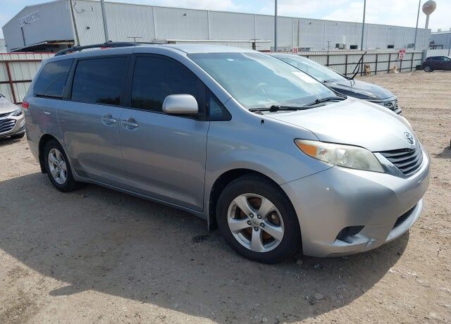 2013 TOYOTA Sienna