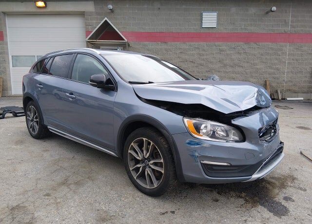 2017 VOLVO V60CC