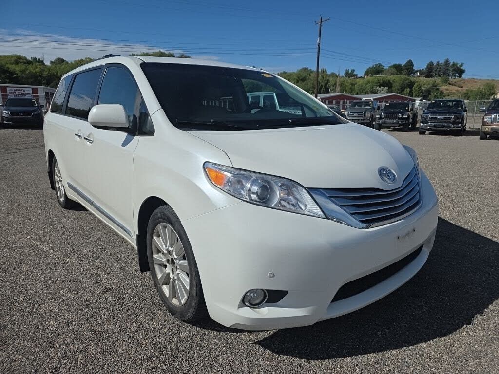 2012 TOYOTA Sienna