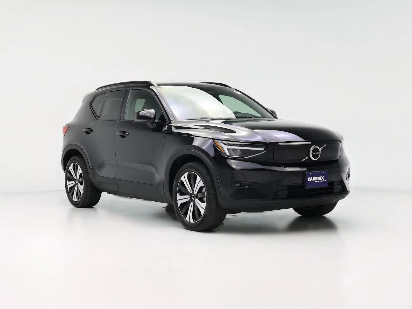 2023 VOLVO XC40