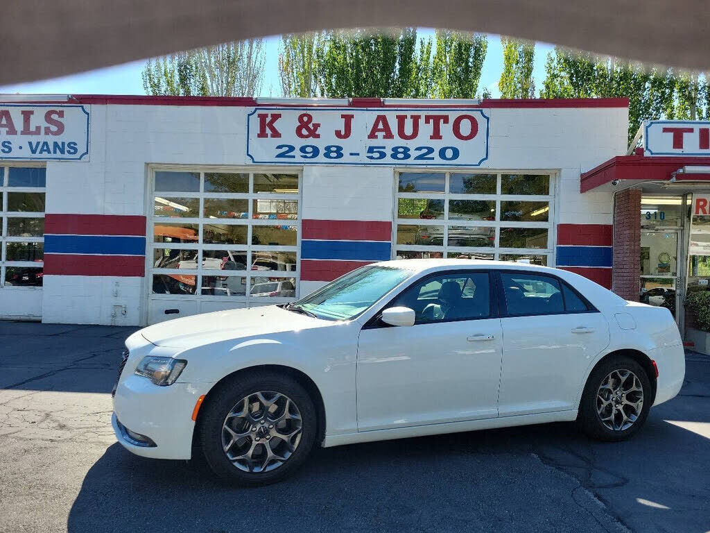 2017 CHRYSLER 300