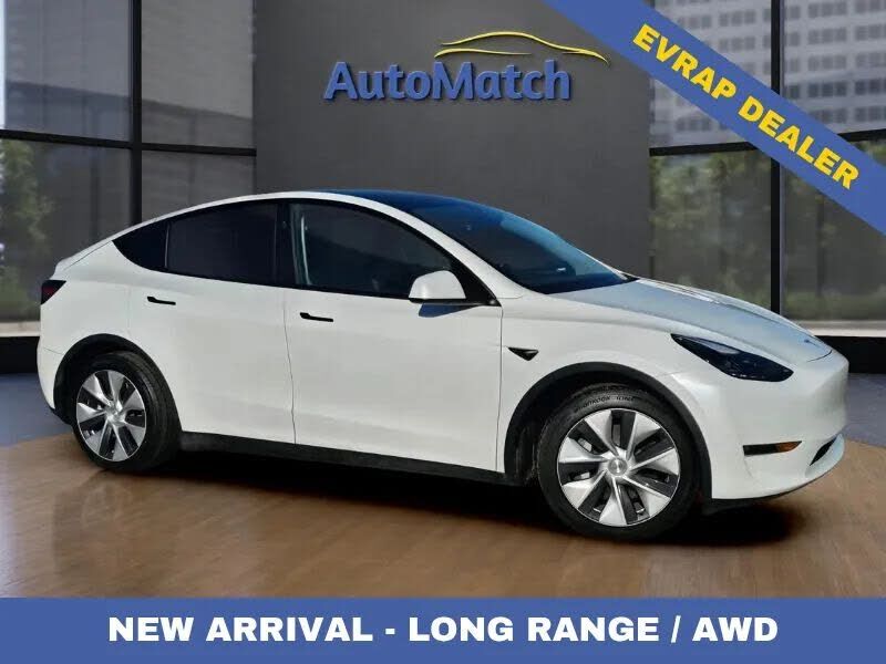 2025 TESLA Model Y