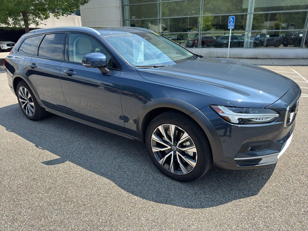 2025 VOLVO V90CC