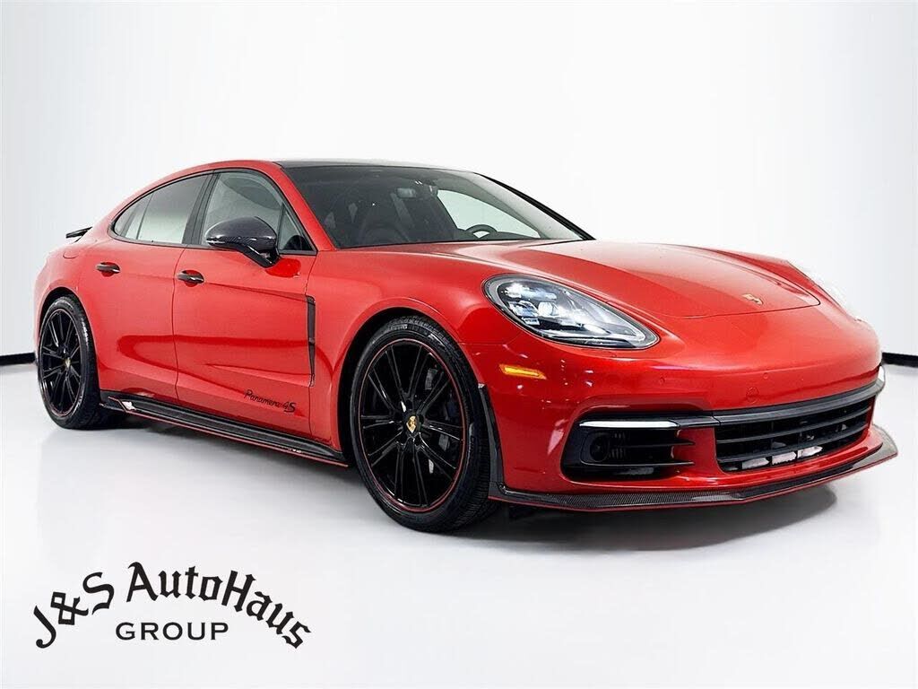 2018 PORSCHE Panamera