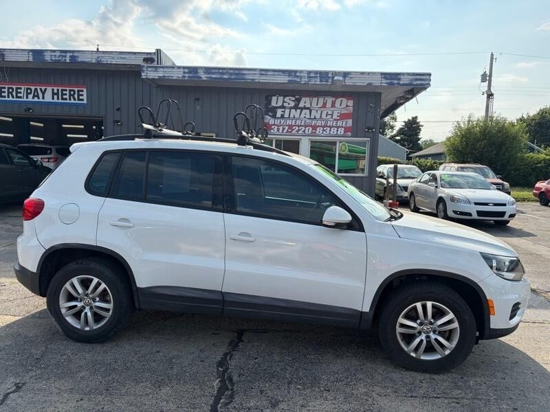 2017 VOLKSWAGEN Tiguan