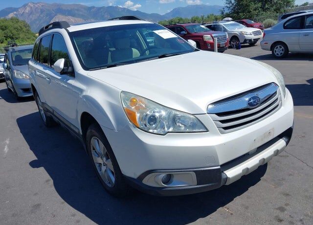2011 SUBARU Outback