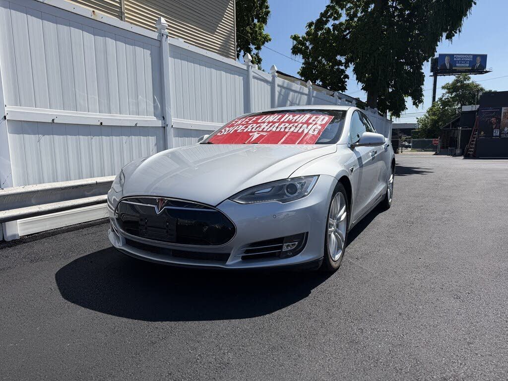 2015 TESLA Model S